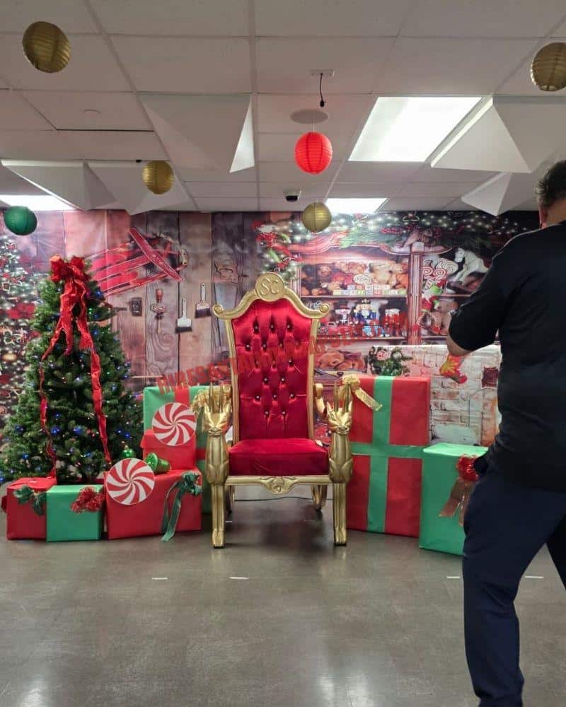 Santa photos in Indianapolis: gold throne among gift boxes, a lit tree, and a workshop backdrop.
